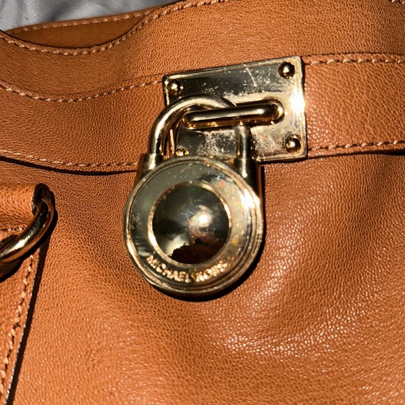 Micheal kors Hamilton like new tan leather authentic bag with good hardware - Picture 14 of 14